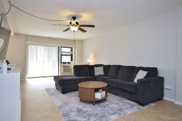 25 Stewart Place 412, Mount Kisco, NY 10549