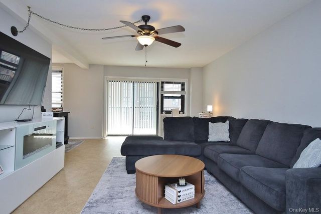 25 Stewart Place 412, Mount Kisco, NY 10549