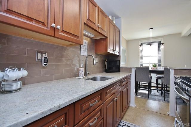 25 Stewart Place 412, Mount Kisco, NY 10549