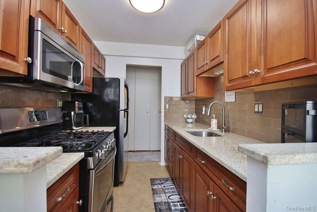 25 Stewart Place 412, Mount Kisco, NY 10549