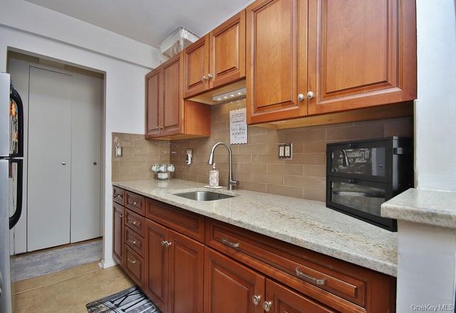 25 Stewart Place 412, Mount Kisco, NY 10549