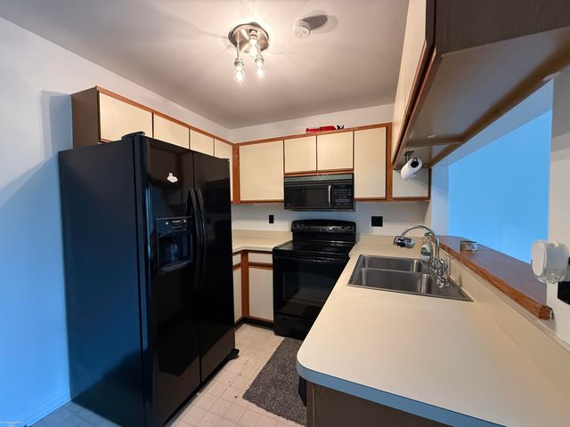 38573 Wellington Drive, Clinton Twp, MI 48036