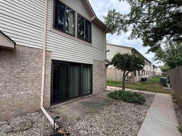 38573 Wellington Drive, Clinton Twp, MI 48036