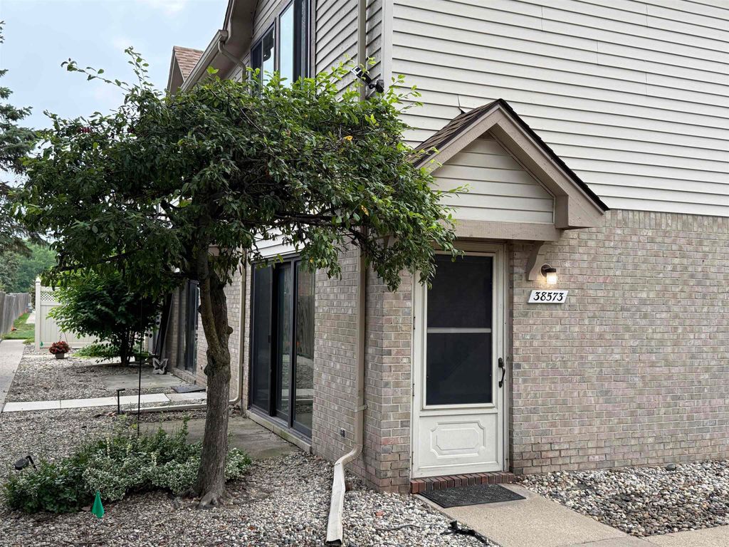 38573 Wellington Drive, Clinton Twp, MI 48036