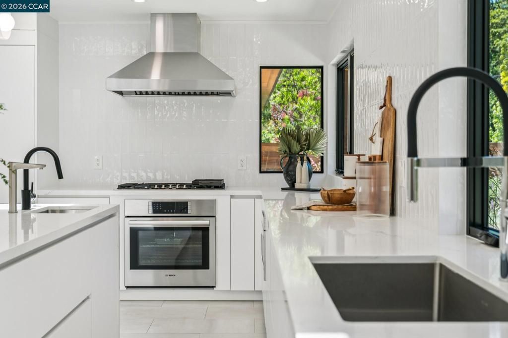 Image 25 of property listing at 3646 Happy Valley Rd, Lafayette, CA 94549