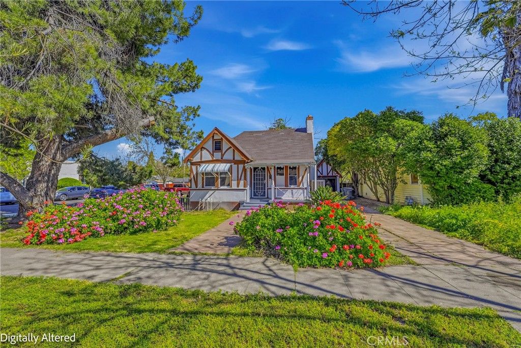 Image 1 of property listing at 261 W 26th, Merced, CA 95340