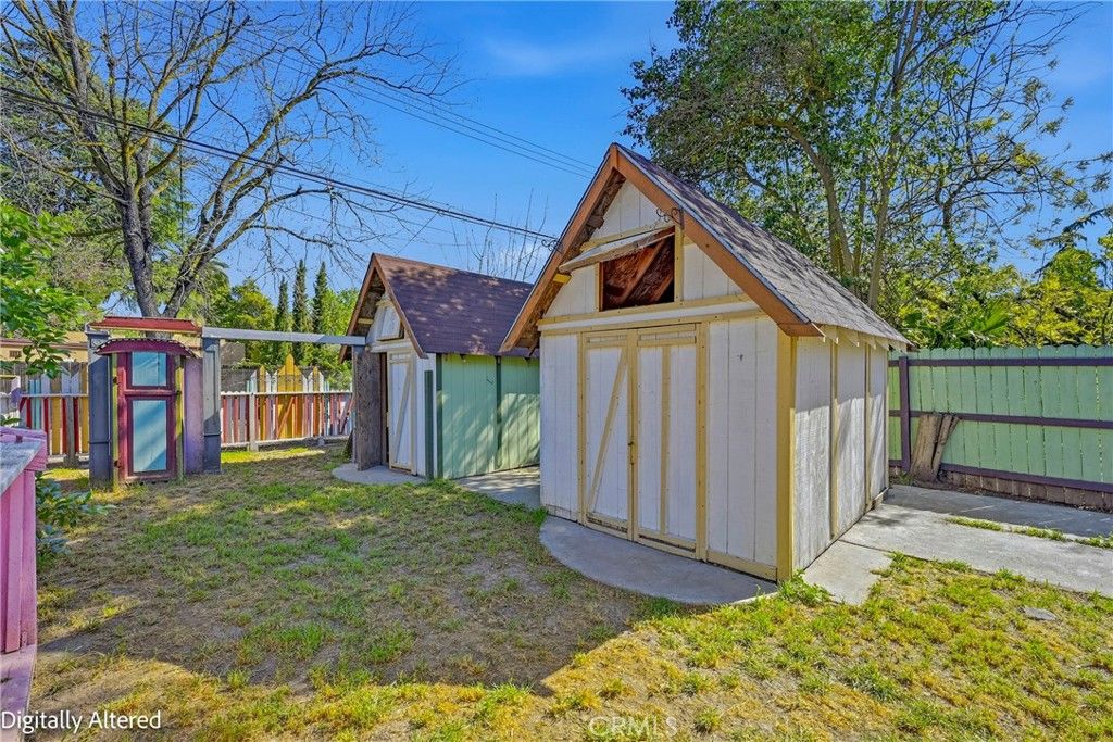 Image 40 of property listing at 261 W 26th, Merced, CA 95340