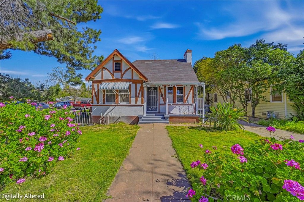 Image 5 of property listing at 261 W 26th, Merced, CA 95340