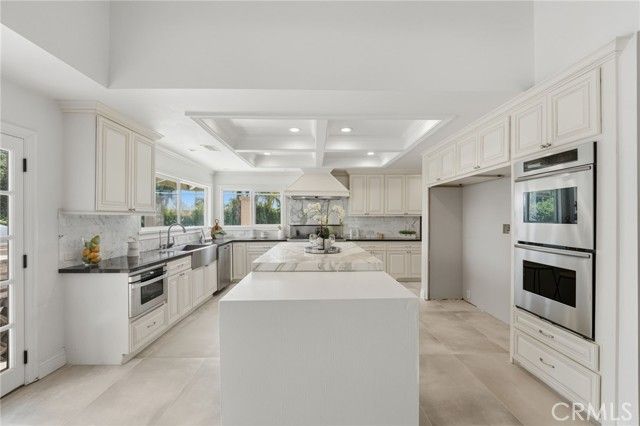 940 N Silent Ranch Drive, Glendora, CA 91741