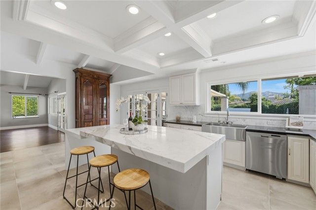 940 N Silent Ranch Drive, Glendora, CA 91741