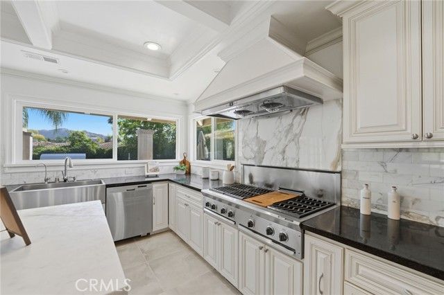 940 N Silent Ranch Drive, Glendora, CA 91741