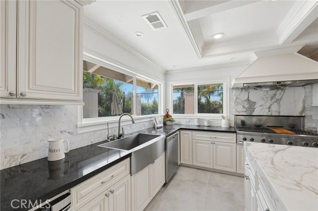 940 N Silent Ranch Drive, Glendora, CA 91741