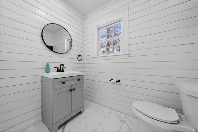 8010 W County Road 400 N, Royal Center, IN 46978