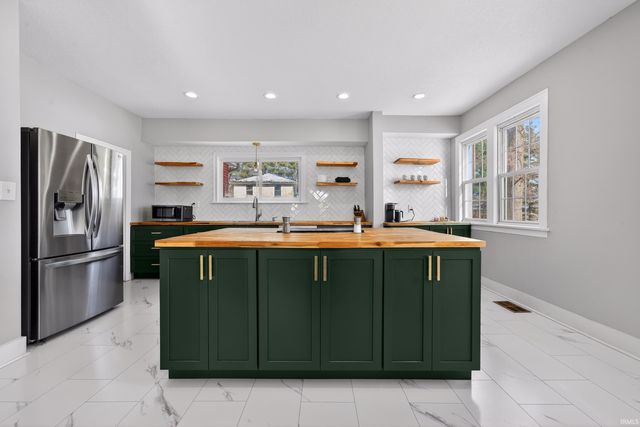 8010 W County Road 400 N, Royal Center, IN 46978