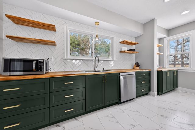 8010 W County Road 400 N, Royal Center, IN 46978