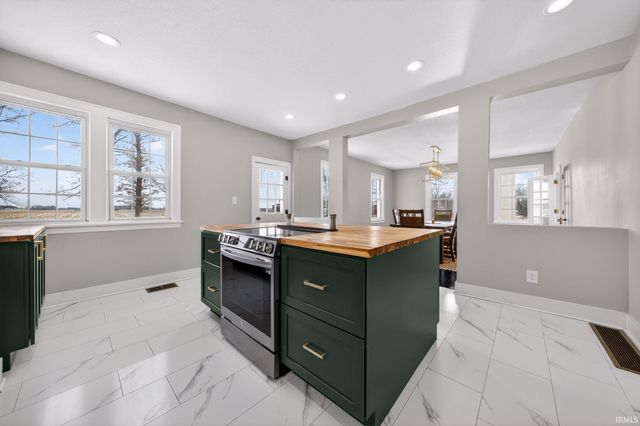 8010 W County Road 400 N, Royal Center, IN 46978