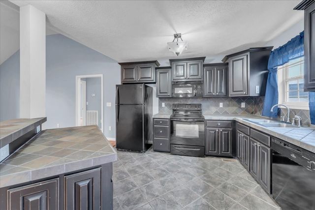 564 Indian Springs Cir, Manchester, TN 37355