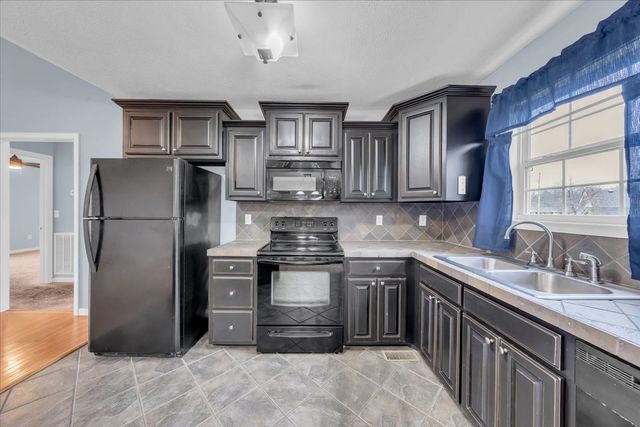 564 Indian Springs Cir, Manchester, TN 37355