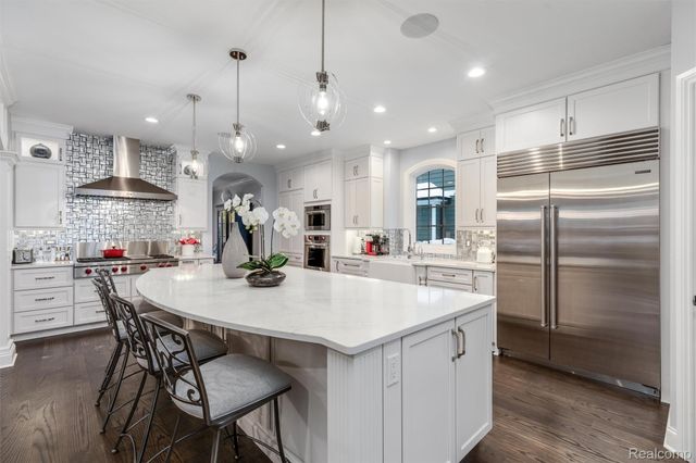 323 Terry Avenue, Rochester, MI 48307