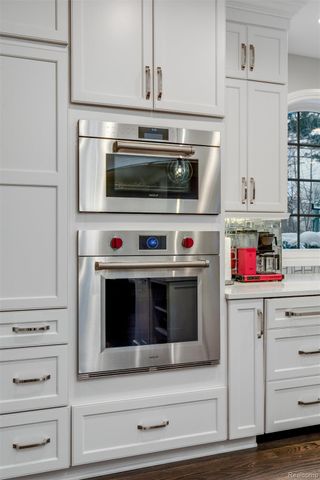 323 Terry Avenue, Rochester, MI 48307