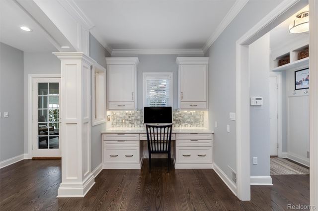 323 Terry Avenue, Rochester, MI 48307