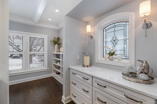 323 Terry Avenue, Rochester, MI 48307