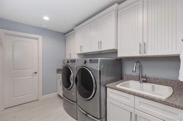 323 Terry Avenue, Rochester, MI 48307