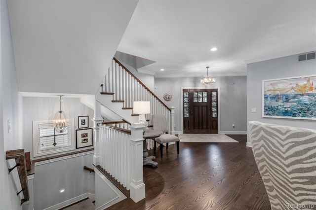 323 Terry Avenue, Rochester, MI 48307