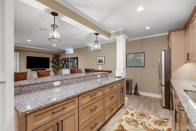 323 Terry Avenue, Rochester, MI 48307