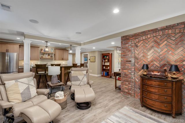 323 Terry Avenue, Rochester, MI 48307