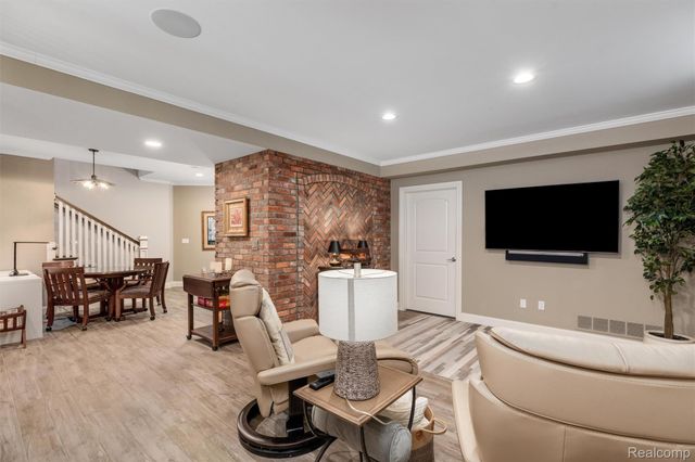 323 Terry Avenue, Rochester, MI 48307