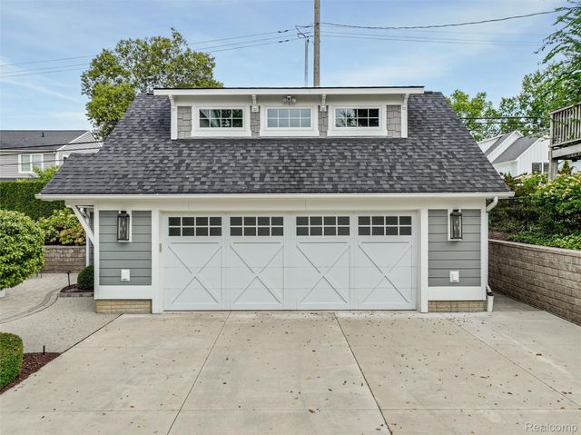 323 Terry Avenue, Rochester, MI 48307