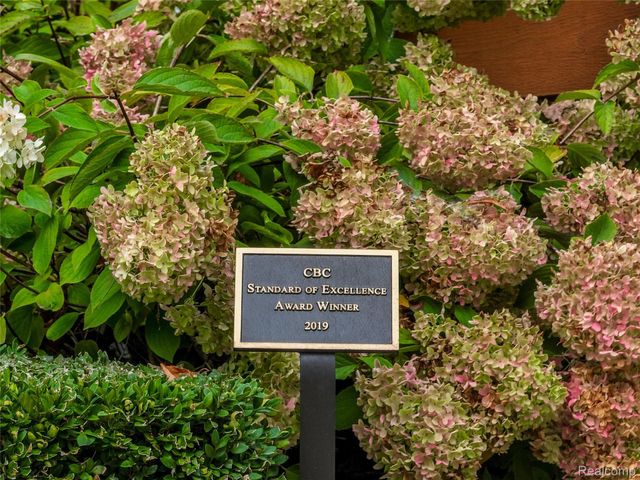 323 Terry Avenue, Rochester, MI 48307