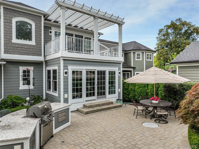 323 Terry Avenue, Rochester, MI 48307