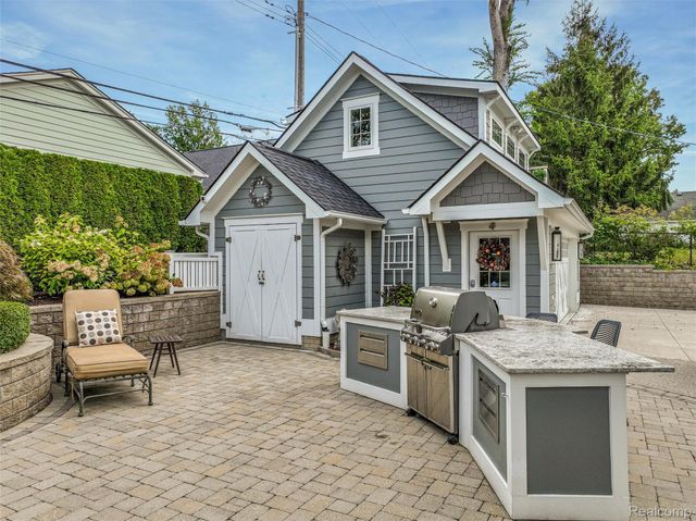 323 Terry Avenue, Rochester, MI 48307