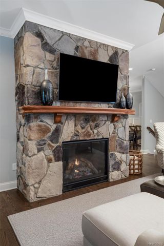 323 Terry Avenue, Rochester, MI 48307