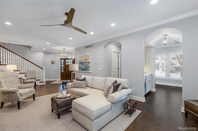 323 Terry Avenue, Rochester, MI 48307