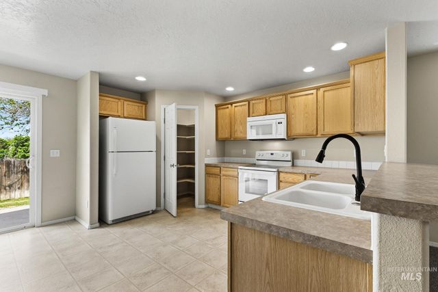 497 N Lahar Pl, Kuna, ID 83634