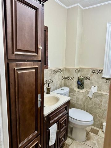 15 Waverly Ave, Everett, MA 02149