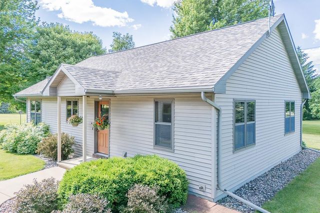 N5277 EVERTS ROAD, New London, WI 54961