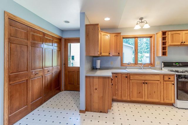 N5277 EVERTS ROAD, New London, WI 54961
