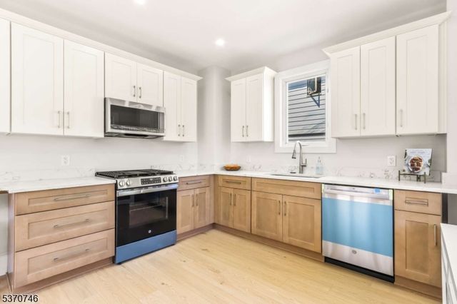 300 Irwin St, Phillipsburg Town, NJ 08865