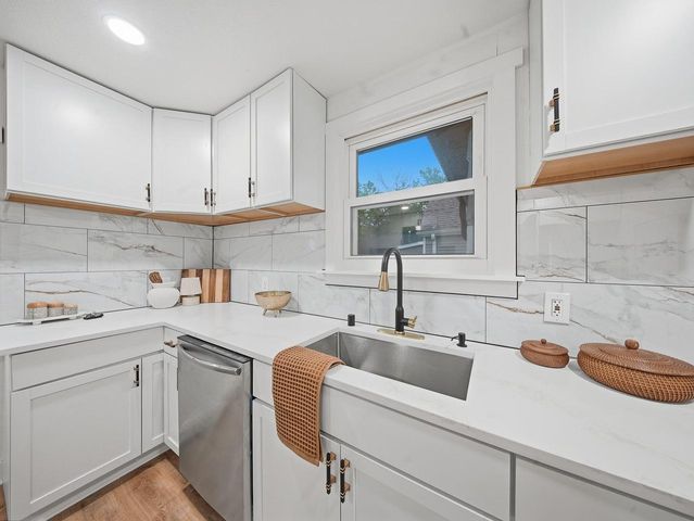 4626 N River Park BOULEVARD, Milwaukee, WI 53209