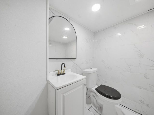 4626 N River Park BOULEVARD, Milwaukee, WI 53209