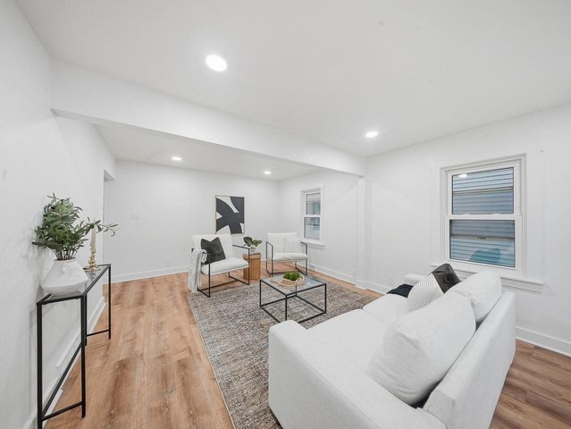 4626 N River Park BOULEVARD, Milwaukee, WI 53209