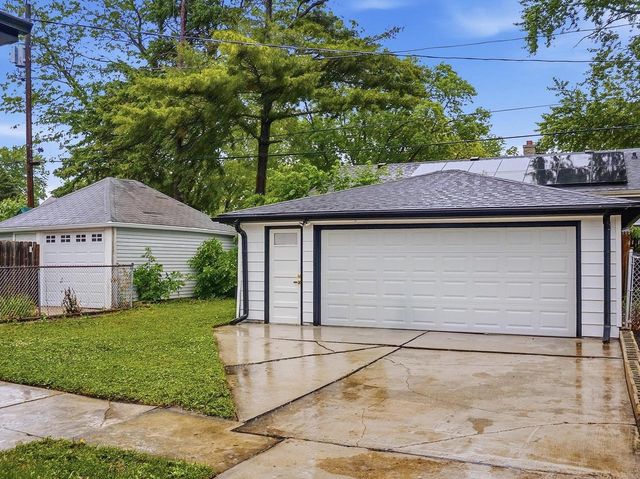 4626 N River Park BOULEVARD, Milwaukee, WI 53209