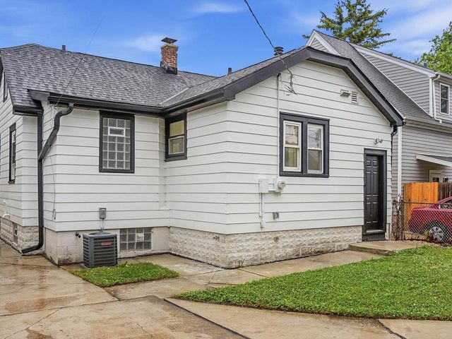 4626 N River Park BOULEVARD, Milwaukee, WI 53209