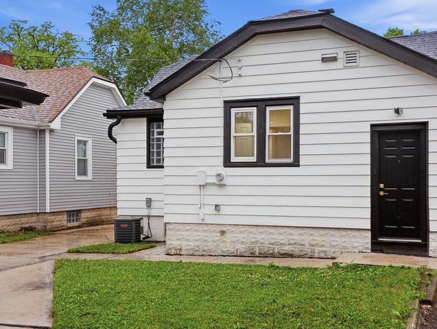 4626 N River Park BOULEVARD, Milwaukee, WI 53209