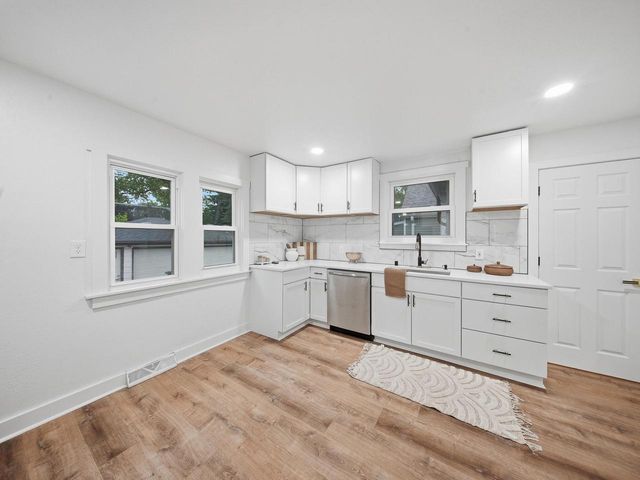 4626 N River Park BOULEVARD, Milwaukee, WI 53209