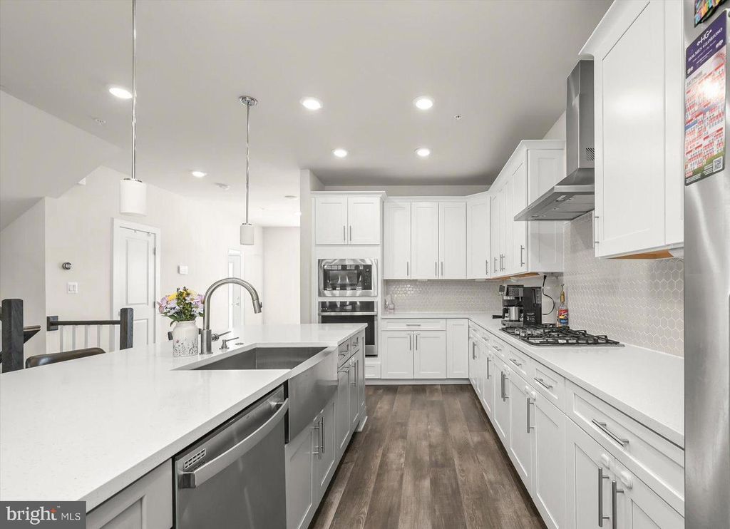 Image 10 of property listing at 10911 BECKENHAM ST, Middle River, MD 21220